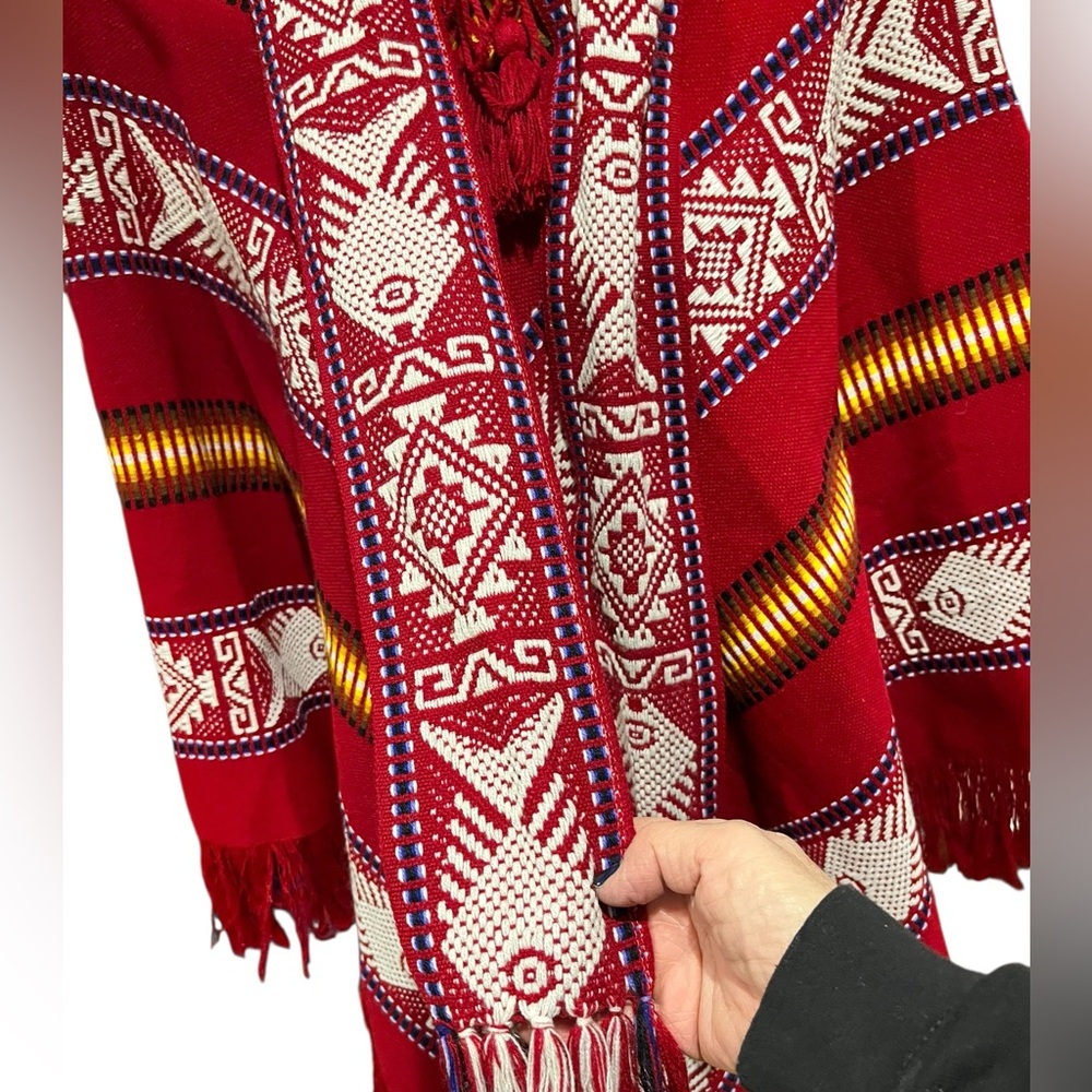 Vintage Andean Artisan tejidos v-neck geometric fringed poncho - Picture 7 of 12